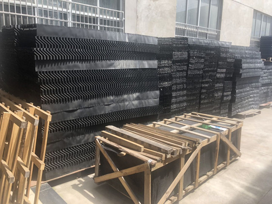 Composants cellulaires de tour de refroidissement de suppresseur de dérive de PVC de nid d'abeilles noir