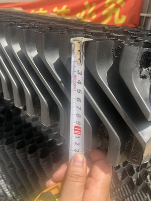 Composants cellulaires de tour de refroidissement de suppresseur de dérive de PVC de nid d'abeilles noir