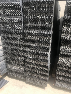 Composants cellulaires de tour de refroidissement de suppresseur de dérive de PVC de nid d'abeilles noir